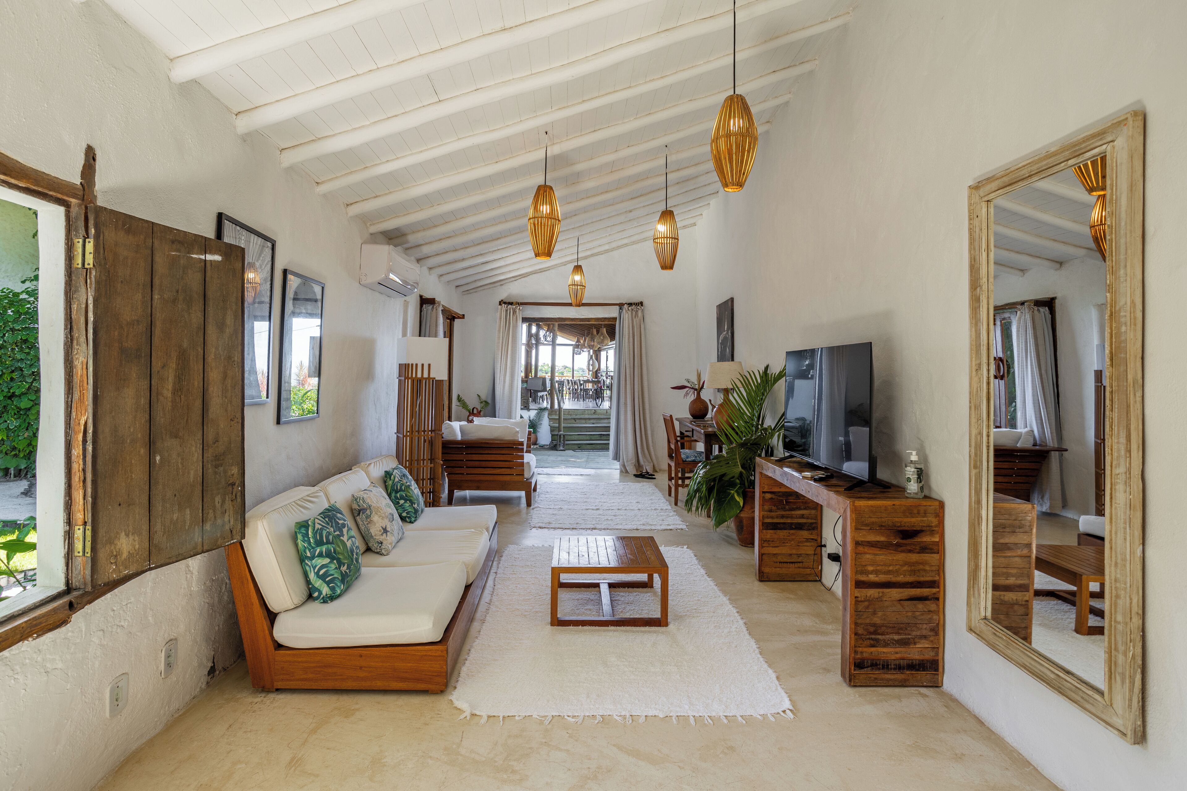 deluxe suite, bathtub, poolside | private spa tub