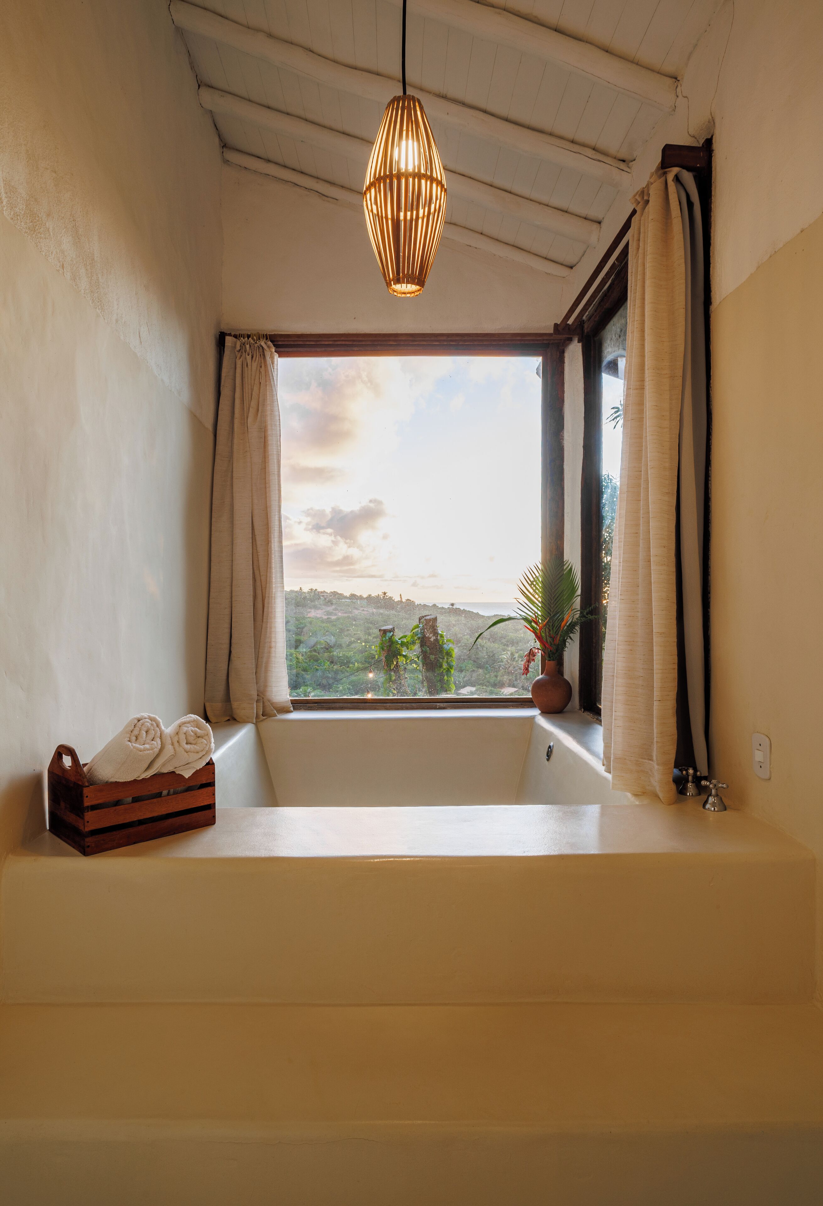 deluxe duplex, bathtub, poolside | private spa tub