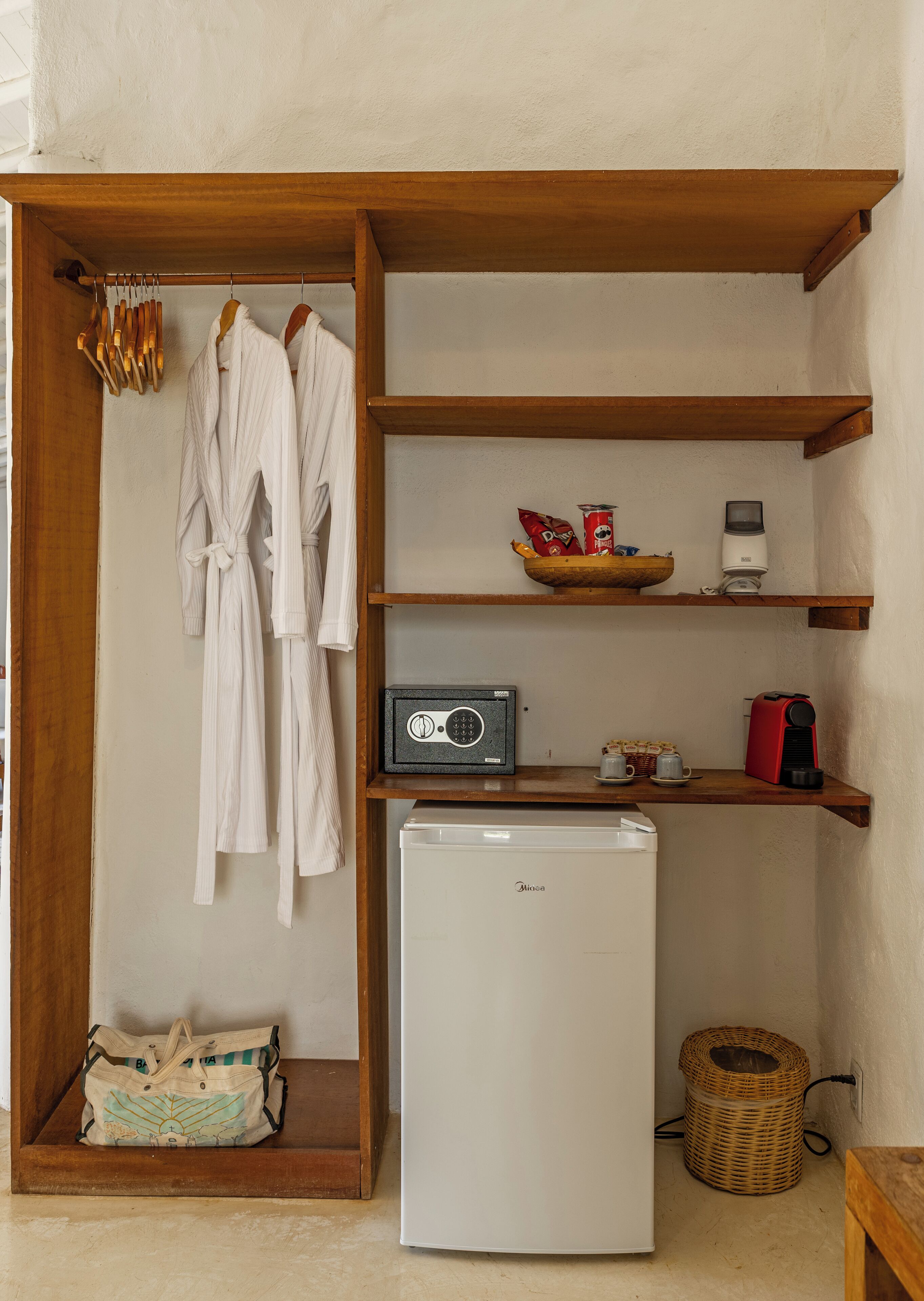 deluxe suite, bathtub, poolside | 3 bedrooms, premium bedding, minibar, in-room safe