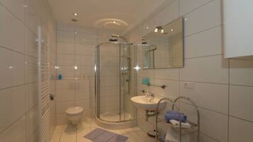 Shower, towels