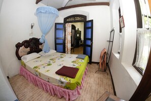 Blue Room | 1 bedroom, in-room safe, desk, free WiFi - Strand (Unawatuna)