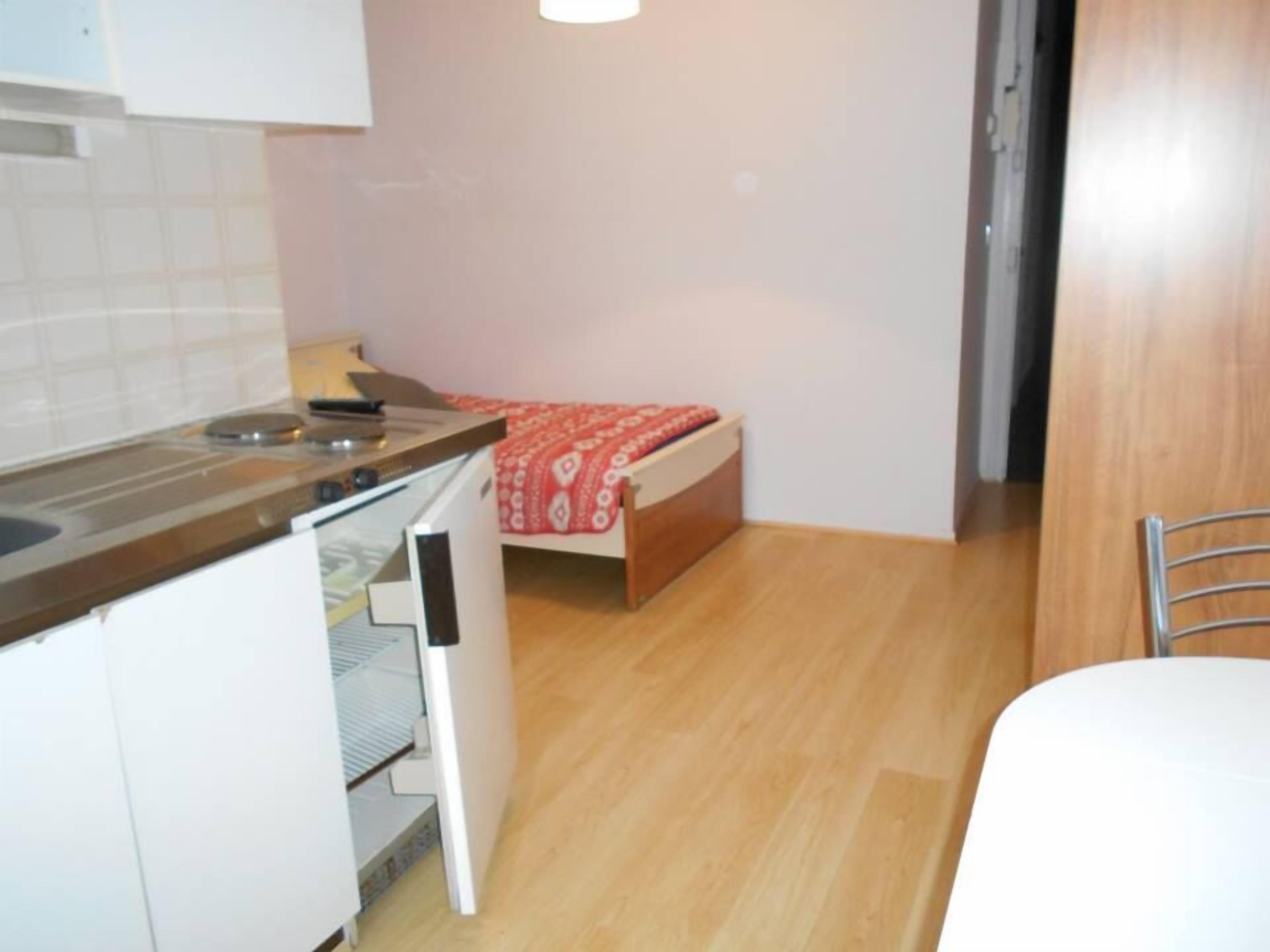 basic room | 1 bedroom, blackout curtains, free cots/infant beds, free wifi