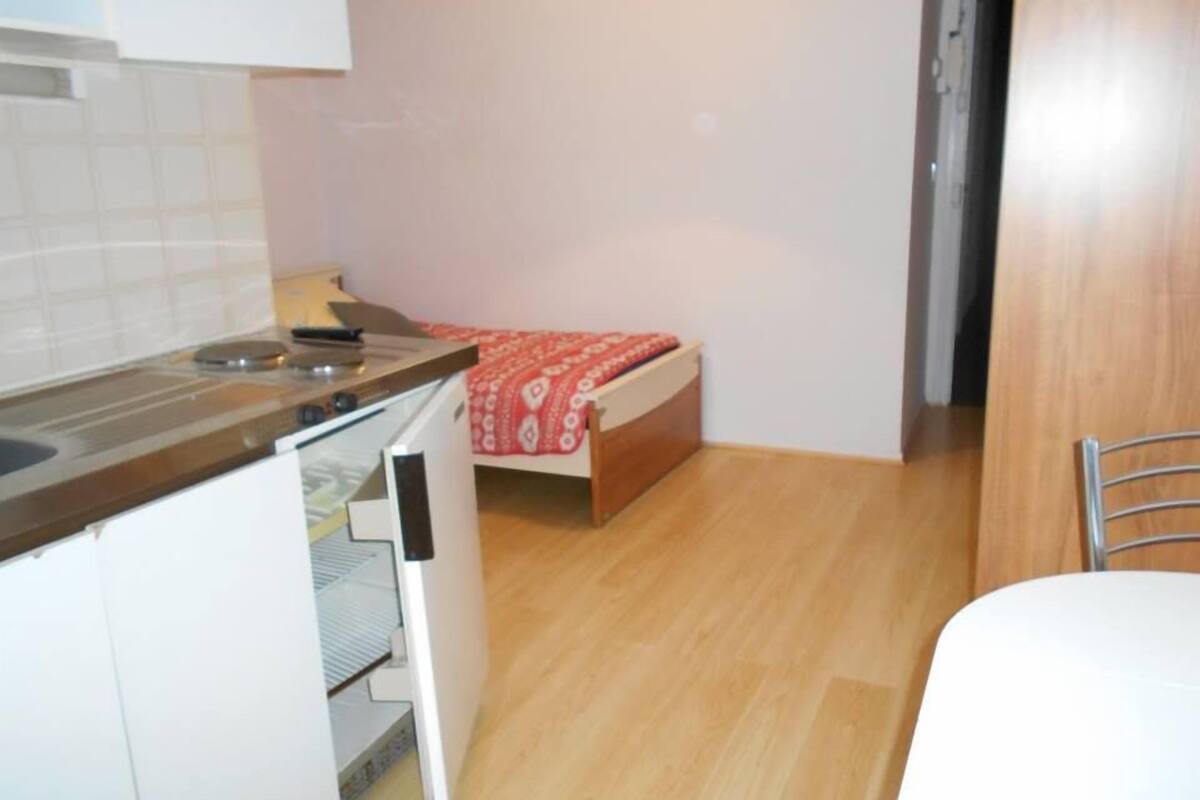 basic room | 1 bedroom, blackout curtains, free cots/infant beds, free wifi