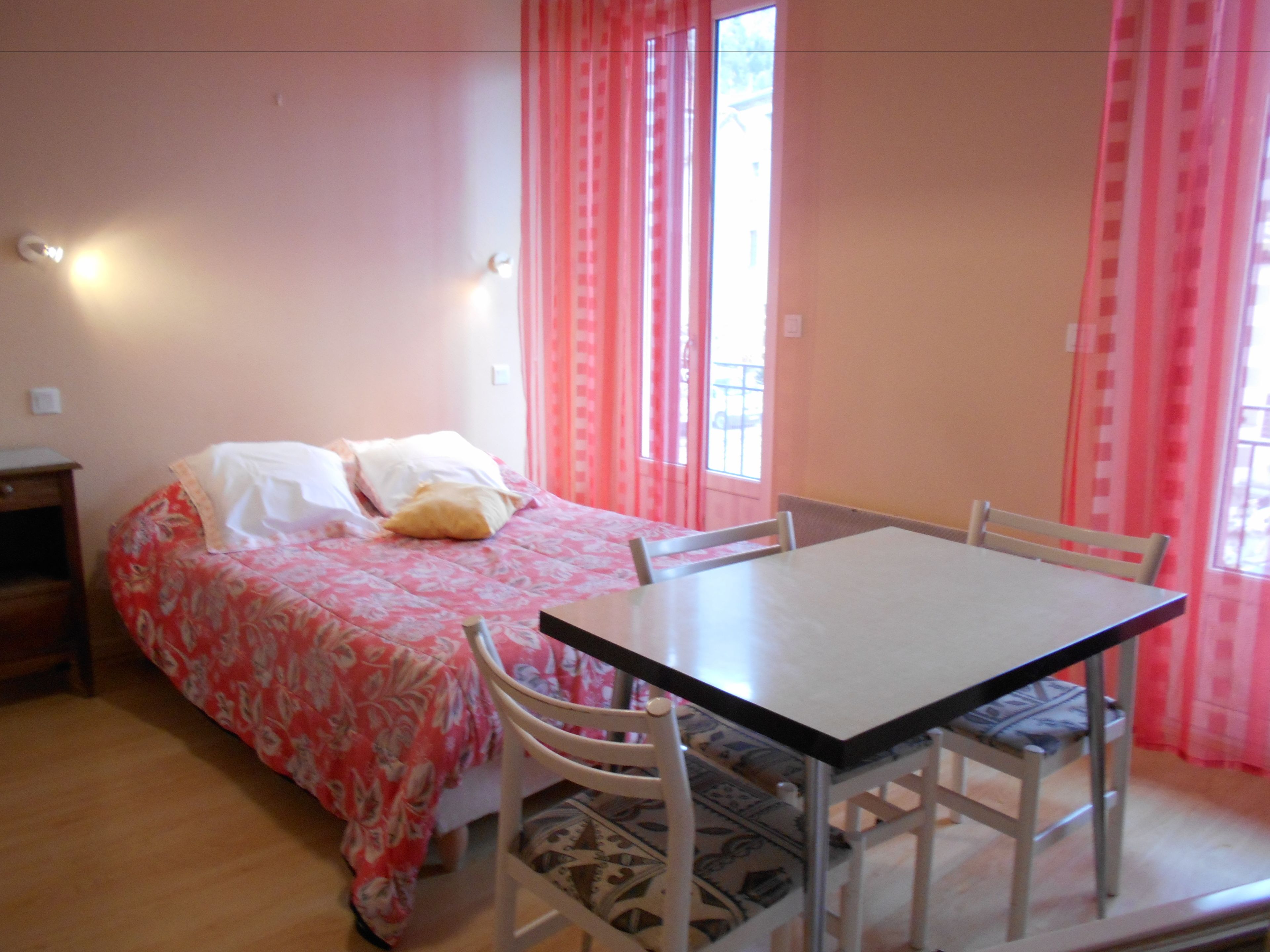 basic room | 1 bedroom, blackout curtains, free cots/infant beds, free wifi