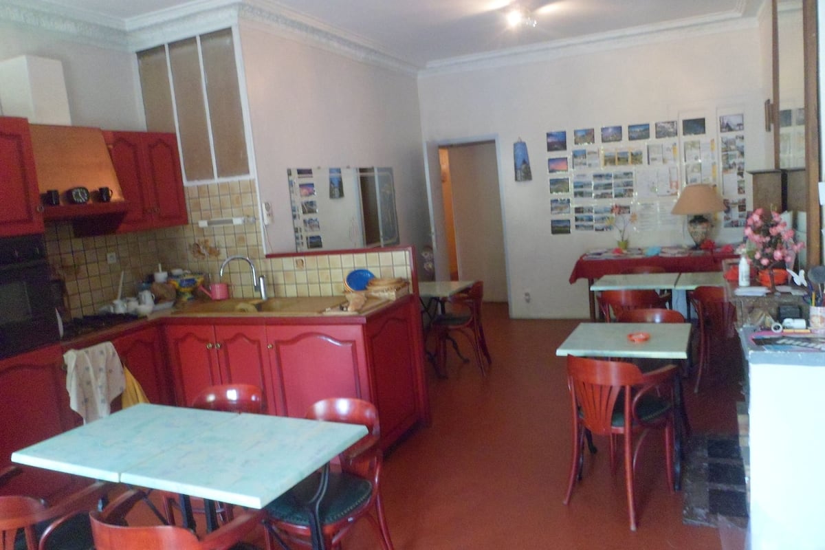 daily continental breakfast (eur 6.00 per person)