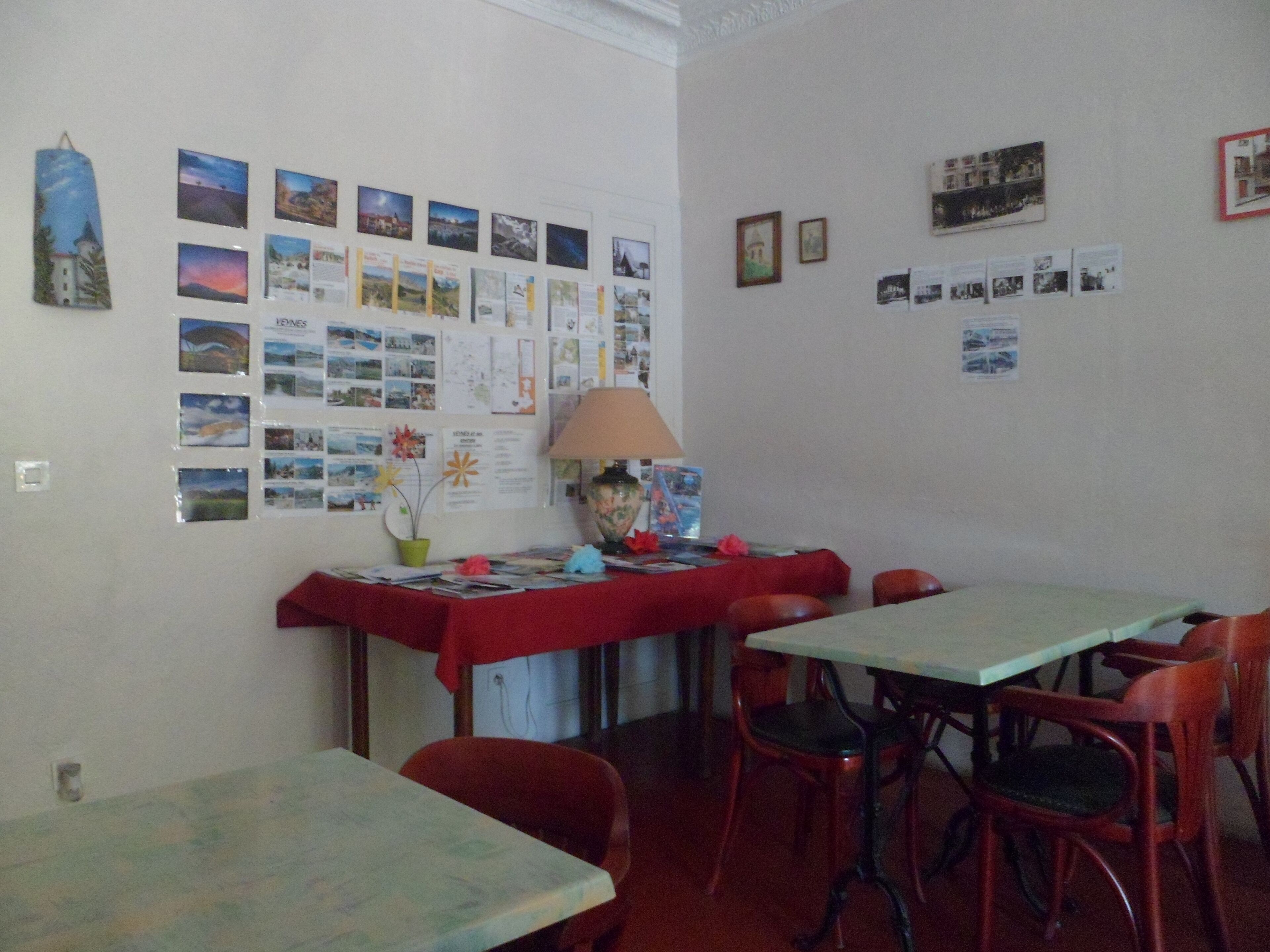 daily continental breakfast (eur 6.00 per person)