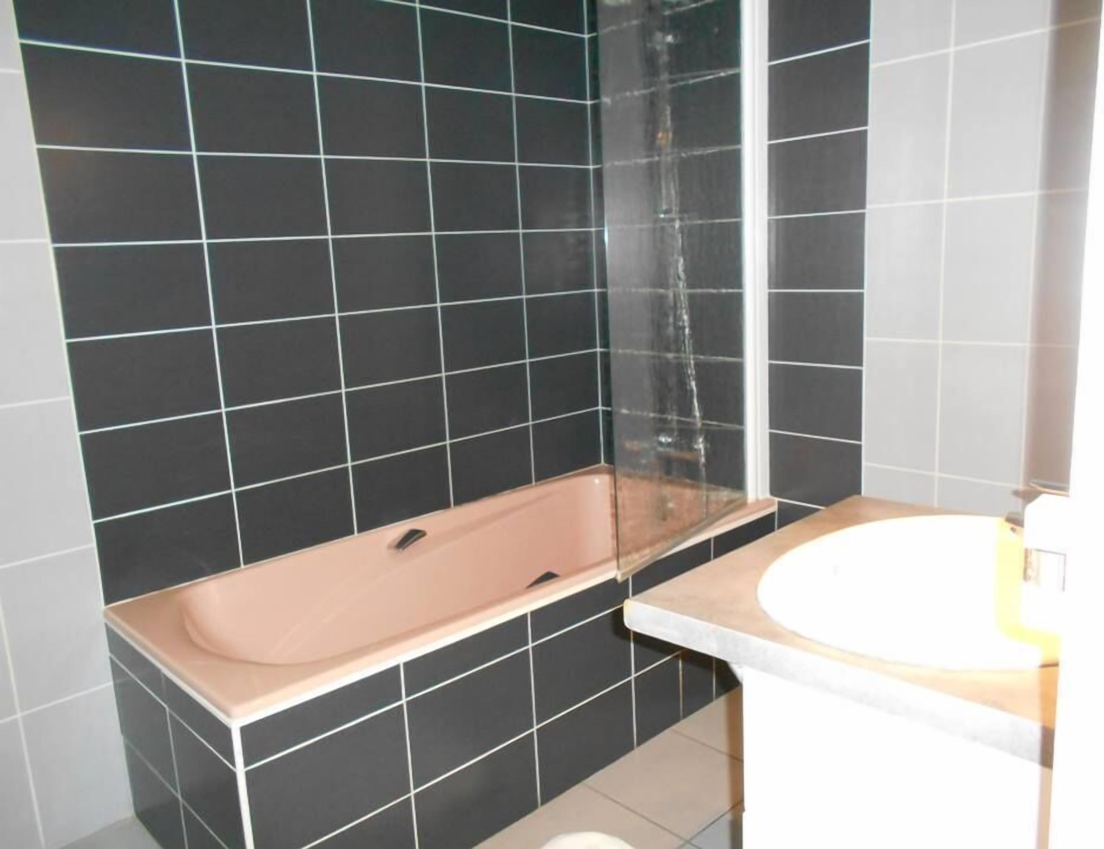 basic room | deep-soaking bathtub