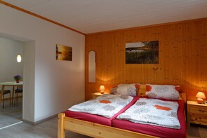 1 habitación, caja de seguridad en la habitación y cuna de viaje 