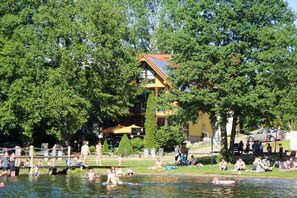 Unclassified image, 2 of 14, button