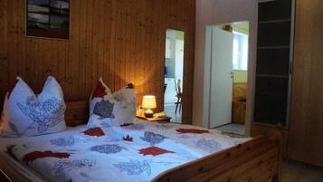 1 habitación, caja de seguridad en la habitación y cuna de viaje