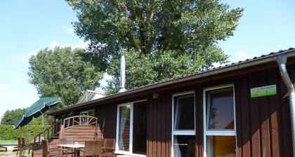 Pieni loma-asunto Granzowissa lähellä Mirowia - Nemecz Andrea "Entenhausen"