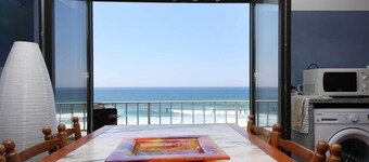 Cozy apartment, first-class location: center of Ericeira and directly on the sea