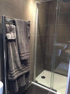 Family Apartment, 1 Bedroom | Bathroom