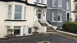 Unclassified image, 4 of 20, button - Seacliffe (Llandudno)