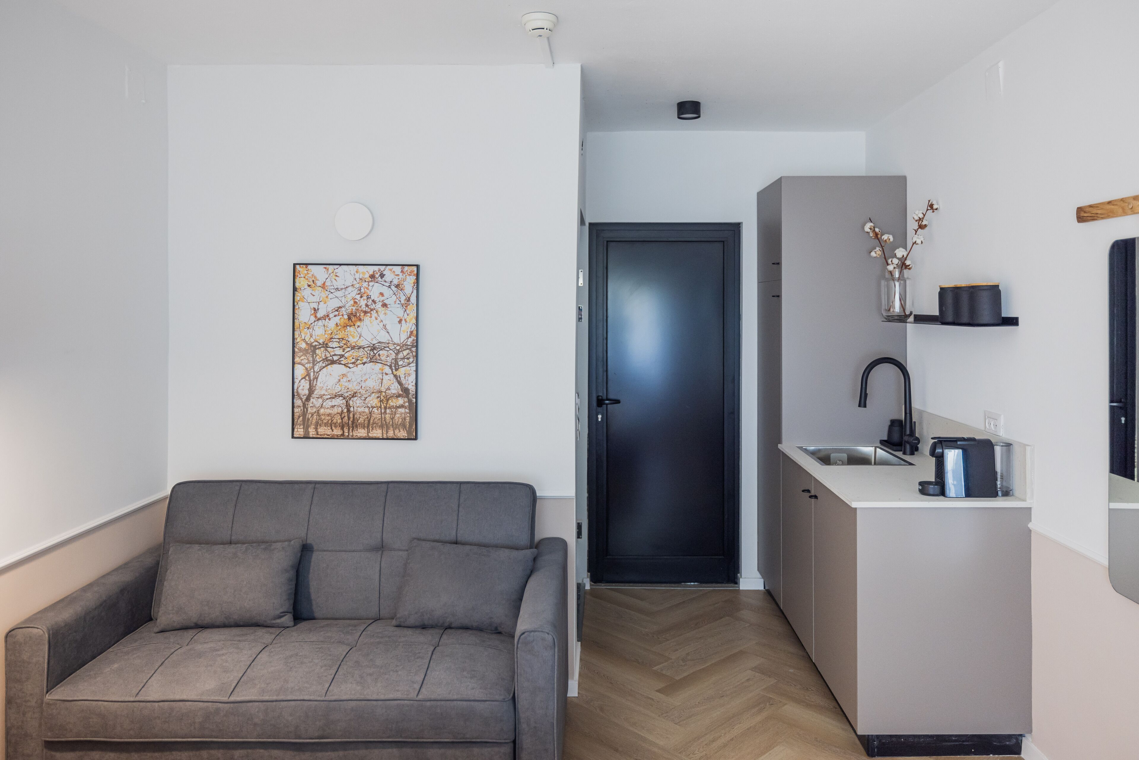 urban room | minibar, desk, free wifi, bed sheets