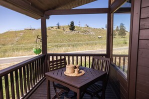 Nof Chalet | Minibar, bàn, truy cập Internet không dây miễn phí, bộ trải giường 