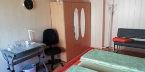 1 Schlafzimmer, Schreibtisch, WLAN, Bettwäsche