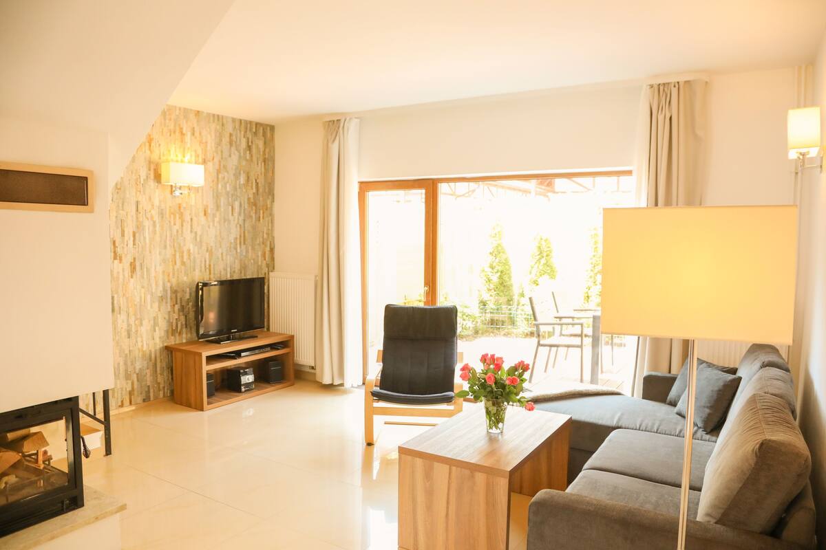 Premium House, 2 Bedrooms, Kitchenette, Beachside | Living room | 32-inch flat-screen TV with cable channels, TV, DVD player