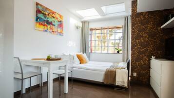 Standard Studio, Kitchenette, Garden View | Egyptian cotton sheets, premium bedding, desk, laptop workspace