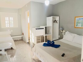 Minibar, free WiFi, bed sheets