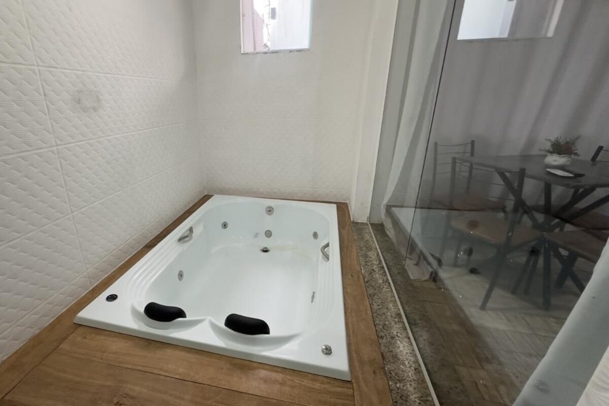 Comfort driepersoonskamer | Een minibar, gratis wifi, beddengoed