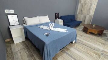 Quarto premium | Frigobar, Wi-Fi de cortesia, roupa de cama