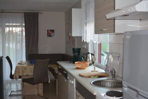 Fridge, microwave, oven, dishwasher - Vacation home 2 in Strasen (Kuntsche) - Holiday home in Strasen (24809) (Wesenberg)