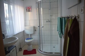 Séchoir à cheveux, serviettes fournies