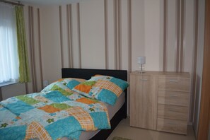 2 bedrooms, travel cot, WiFi, bed sheets - Vacation home in Strasen (24809) - Holiday home 2 in Strasen (Kuntsche) (Wesenberg)