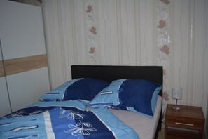 2 chambres, lit de bébé portatif, Wi-Fi, literie fournie