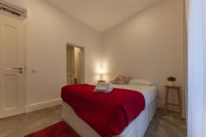 Superior Double Room, 1 Queen Bed | Blackout drapes, iron/ironing board, free WiFi, bed sheets - The Bridge (Lisbon)