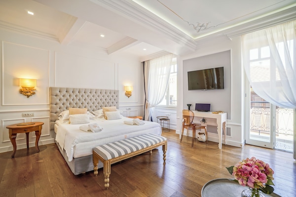 Suite Superior | Minibar, brankas, dan didekorasi berbeda-beda