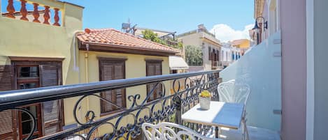 Juniorsvit - balkong - utsikt mot staden | Balkong