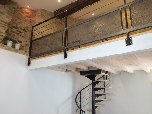 CENTER DES CONGRES H2 ARÈNES CHARMING APARTMENT TERRACE BALCONY