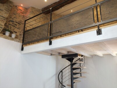 CENTER DES CONGRES H2 ARÈNES CHARMING APARTMENT TERRACE BALCONY