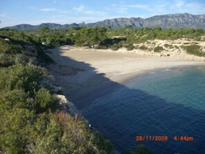 Una playa cerca