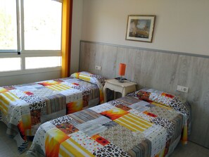 5 habitaciones, tabla de planchar con plancha y wifi