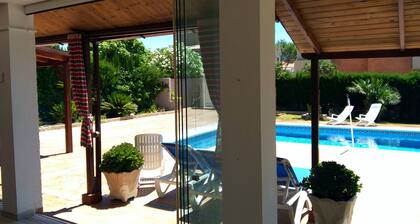 Detached villa for 10 people, located in Calafat (l'Ametlla de Mar)