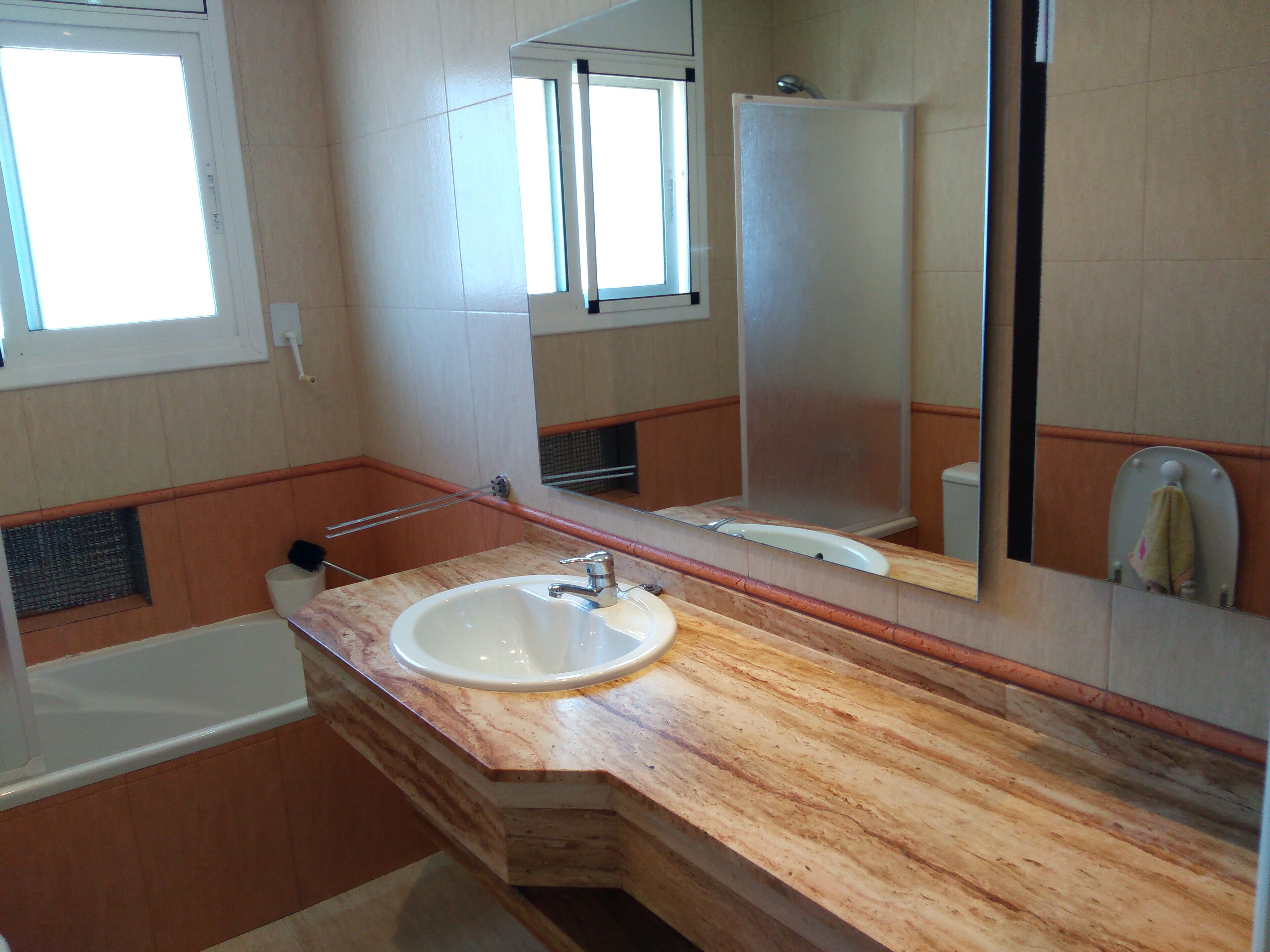 Bathtub, bidet