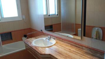 Bathtub, bidet