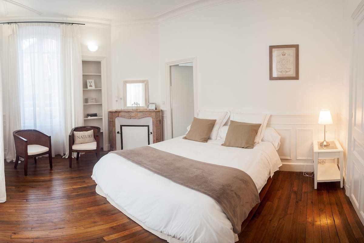 Premium bedding, individually decorated, individually furnished, desk