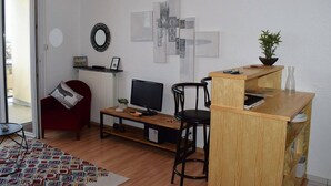 Interior - Apartment with WIFI, Beachfront, Private Parking, Pets Allowed (Trégastel)