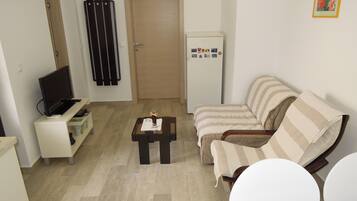 Basic Apartment, Ground Floor (D) | Living area | Flat-screen TV