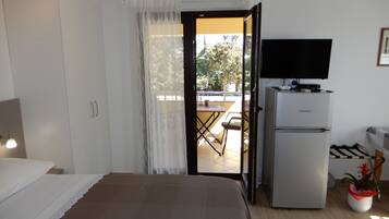 Studio Basic (C) | 1 kamar tidur, meja kerja, dan setrika/meja setrika