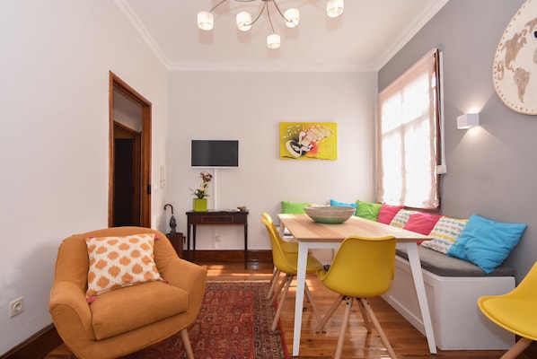 House, 3 Bedrooms (1st Floor) | Living room | Flat-screen TV