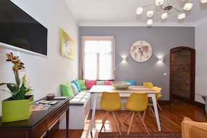 House, 3 Bedrooms (1st Floor) | Living room | Flat-screen TV