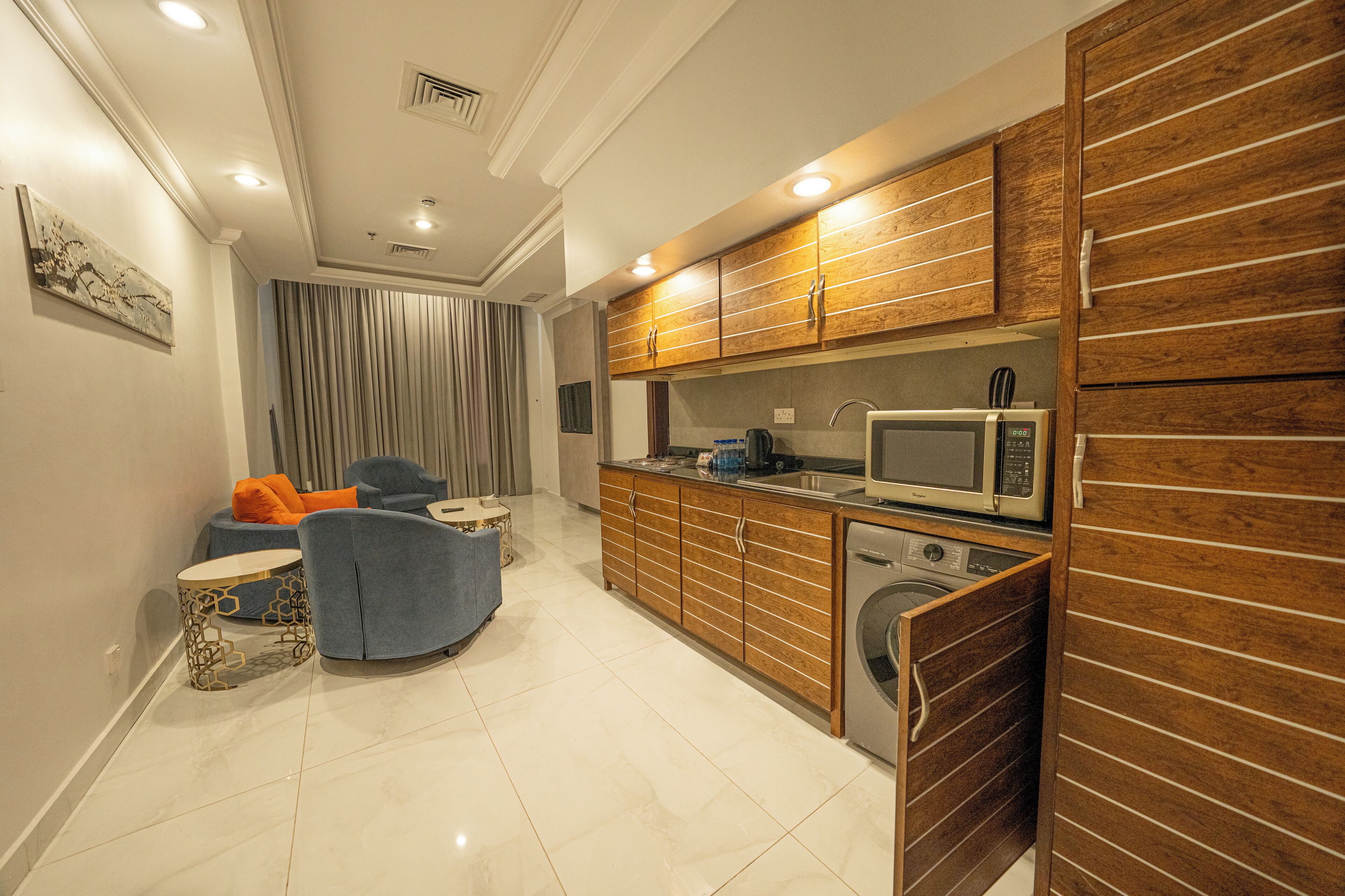 Deluxe Apartment, 2 Bedrooms | Private kitchen | Fridge