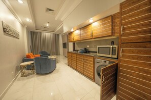 Deluxe Apartment, 2 Bedrooms | Private kitchen