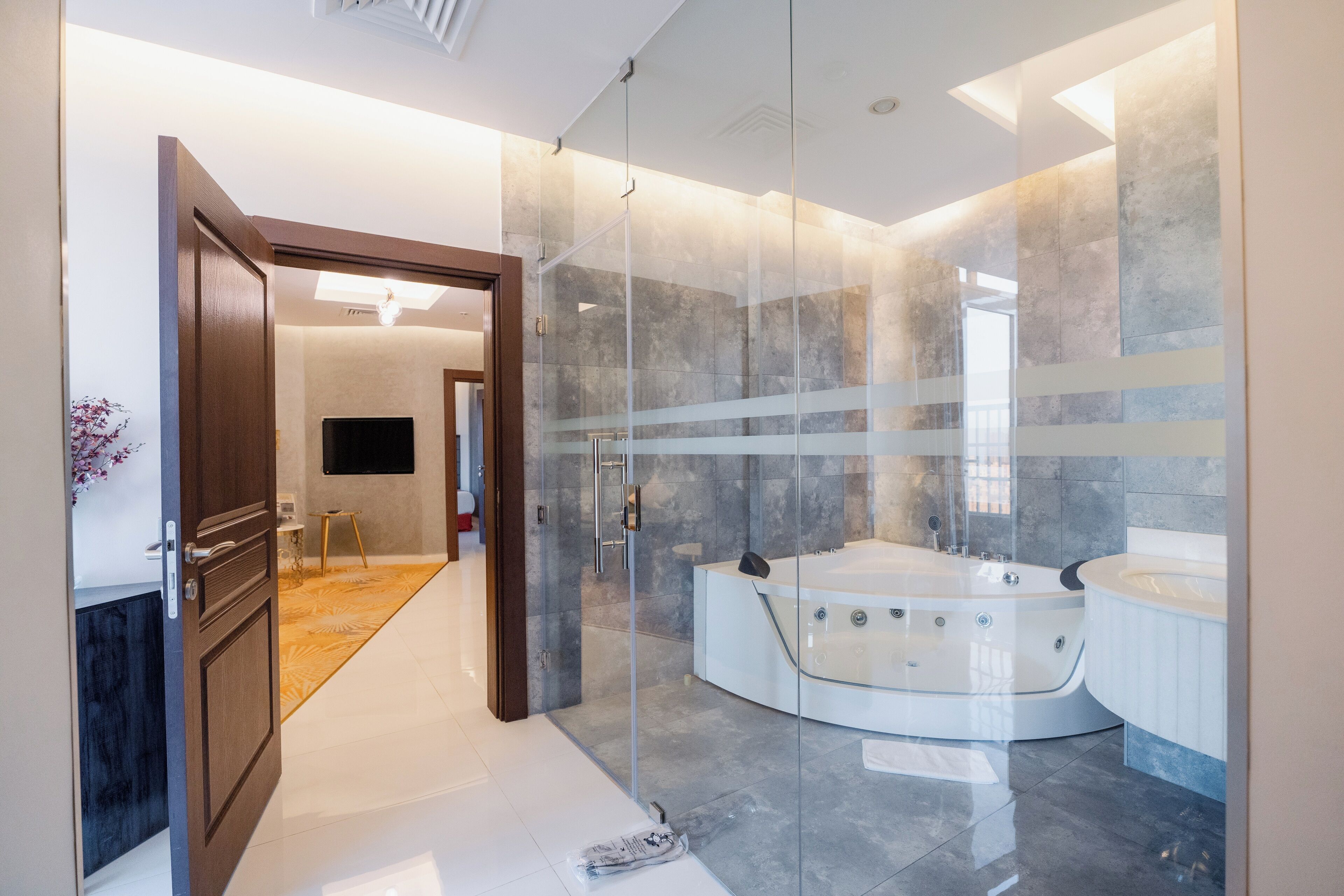 1 bedroom, premium bedding, minibar, in-room safe