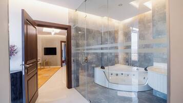 1 bedroom, premium bedding, minibar, in-room safe